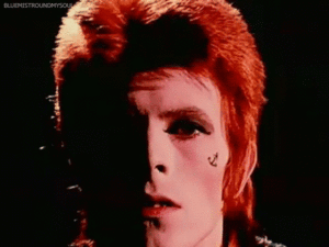 David Bowie GIF. Artiesten Roken Sigaret Gifs David bowie Lachend Giechelen 