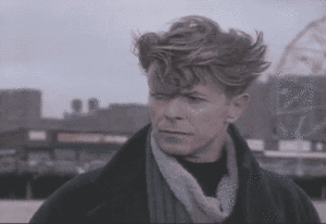 David Bowie GIF. Artiesten Gifs David bowie Muziekvideo Blue jean 