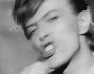 David Bowie GIF. Beroemdheden Artiesten Film Gifs David bowie &amp;#39;70 De man die naar de aarde viel Thomas newton 