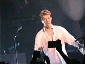 David Bowie GIF. Artiesten Gifs David bowie Muziekvideo Blue jean 