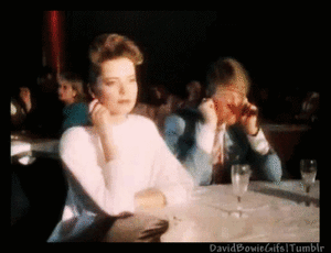 David Bowie GIF. Artiesten Twin peaks Gifs David bowie Kyle maclachlan Middel cooper Phillip jeffries 