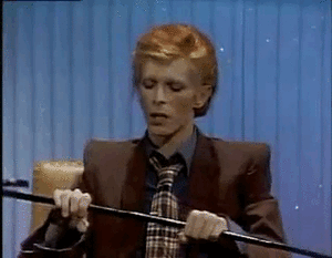 David Bowie GIF. Beroemdheden Artiesten Gifs David bowie &amp;#39;80 Mick jagger Dansen in de straat 