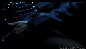 David Bowie GIF. Beroemdheden Artiesten Gifs David bowie De man die naar de aarde viel Thomas newton 