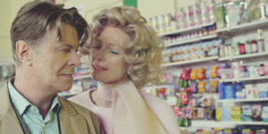 David Bowie GIF. Artiesten Kus Gifs David bowie Tilda swindon 