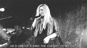 Selena Gomez GIF. Artiesten Sonny with a chance Demi lovato Miley cyrus Selena gomez Gifs Swag 