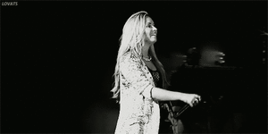 Britney Spears GIF. Televisie Artiesten Britney spears Demi lovato Lol Britney Gifs  De x factor X factor Simon cowell 
