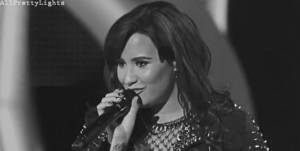 Britney Spears GIF. Artiesten Britney spears Demi lovato Gifs X factor 
