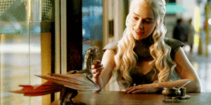 Game Of Thrones GIF. Bioscoop Games Game of thrones Gifs Daenerys targaryen Daenerys Ziek van je shit 