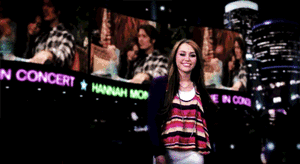 Hannah Montana GIF. Artiesten Hannah montana Miley cyrus Gifs 2013 Snl 