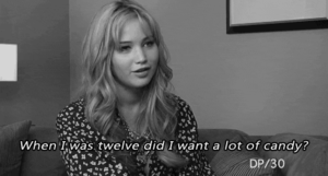Jennifer Lawrence GIF. Gifs Filmsterren Jennifer lawrence Oscars Vallend Trip 
