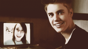 Justin Bieber GIF. Grappig Meisje Artiesten Justin bieber Gifs Onhandig Eng Vreemd Vriendin Bieber 