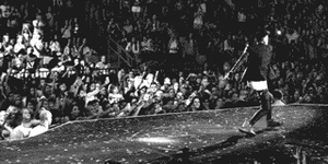 Justin Bieber GIF. Muziek Spinnen Artiesten Justin bieber Gifs Zwart en wit Podium Geloven film Van mening zijn 
