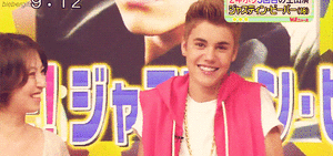 Justin Bieber GIF. Artiesten Justin bieber Gifs Glimlach Ophalen Schouderophalend Bieber 