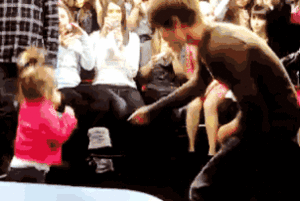 Justin Bieber GIF. Artiesten Justin bieber Gifs Shirtless Bieber 