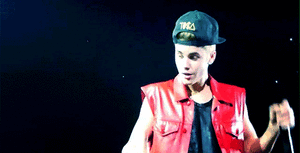 Justin Bieber GIF. Grappig Meisje Artiesten Justin bieber Gifs Onhandig Eng Vreemd Vriendin Bieber 
