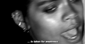 Kanye West GIF. Huilen Artiesten Gifs Kanye west Kim kardashian Modeshow Noord west 