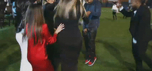 Kanye West GIF. Dansen Artiesten Gifs Kanye west Kostuum Muziekvideo Phoenix Kanye Ren weg Selita ebanks Vogel me 