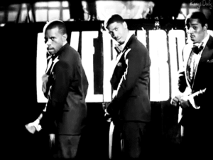 Kanye West GIF. Artiesten Gifs Kanye west Snl Zwarte skinhead 