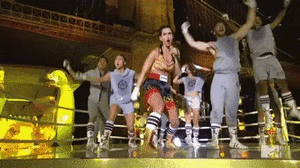 Katy Perry GIF. Artiesten Ellen Katy perry Gifs Dans Ellen degeneres Richten op 