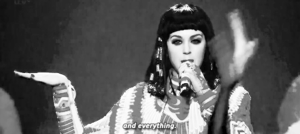 Katy Perry GIF. Video Artiesten Katy perry Gifs Het zingen Muziekvideo Nerd Afgelopen vrijdag nacht Proberen mijn n 