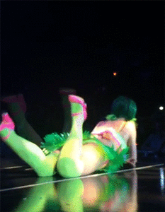 Katy Perry GIF. Dieren Artiesten Tijger Katy perry Gifs Vrouw Sterk Roar Katy perry gebrul 