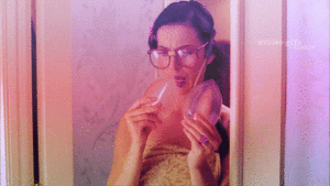 Katy Perry GIF. Artiesten Katy perry Gifs Ophalen Schouderophalend Meh Idk Wat dan ook 