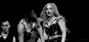 Lady Gaga GIF. Artiesten Lady gaga Gifs Hair flip 