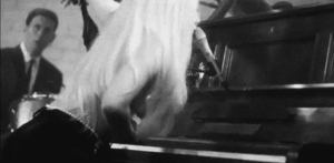 Lady Gaga GIF. Artiesten Lady gaga Gifs Mislukken Prestatie Mic Een backup danser 