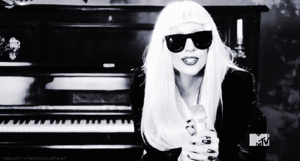 Lady Gaga GIF. Muziek Artiesten Lady gaga Gifs Knal Zo geboren 