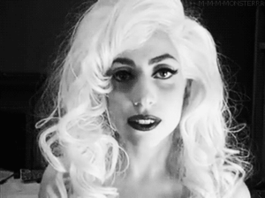 Lady Gaga GIF. Artiesten Lady gaga Gifs Hair flip 