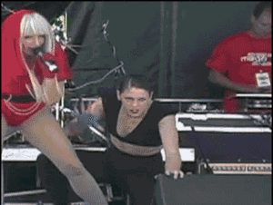 Lady Gaga GIF. Artiesten Lady gaga Gifs Mislukken Prestatie Mic Een backup danser 