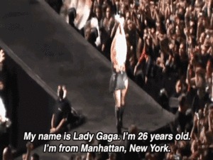 Lady Gaga GIF. Artiesten Lady gaga Gifs Mislukken Prestatie Mic Een backup danser 