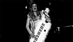 Lady Gaga GIF. Artiesten Lady gaga Tv Gifs Het zingen Abc Prestatie Piano spelen 