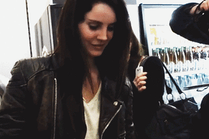 Lana Del Rey GIF. Artiesten Bed Koningin Blauw Gifs Lana del rey Dood Blauw fluweel 