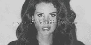 Lana Del Rey GIF. Artiesten Roken Gifs Lana del rey Gelukkig Vrouw Hoog Zwart en wit Born to die 