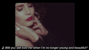 Lana Del Rey GIF. Artiesten Koningin Gifs Lana del rey Glimlach Leven Gelukkig Lachend Podium Prestatie Born to die 