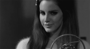 Lana Del Rey GIF. Artiesten Gifs Lana del rey 2012 Glimlach Mooi Indie Zwart en wit Geboren Blauw fluweel Isartpop 