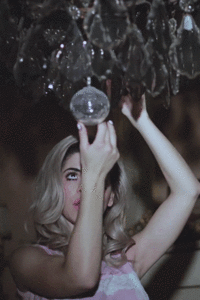 Madonna GIF. Dansen Artiesten Madonna Gifs Brunette Niets er echt toe doet Lichtstraal Kimono 