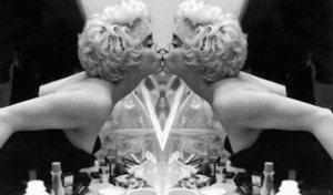 Madonna GIF. Dansen Artiesten Madonna Gifs Brunette Het zingen Kort haar 