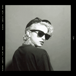 Madonna GIF. Artiesten Madonna Zonnebril Gifs &amp;#39;80 Zwart en wit Fotoshoot 