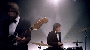 Maroon 5 GIF. Artiesten Gifs Adam levine Maroon 5 Bloedig Muziekvideo Animals 
