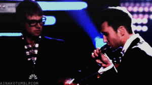 Maroon 5 GIF. Artiesten Gifs Adam levine Maroon 5 Bloedig Muziekvideo Animals 