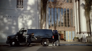 Maroon 5 GIF. Artiesten Gifs Adam levine Maroon 5 Bloedig Muziekvideo Animals 