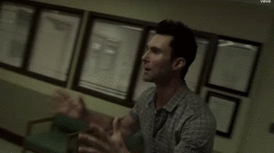 Maroon 5 GIF. Artiesten Gifs Adam levine Maroon 5 The voice 