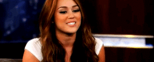 Miley Cyrus GIF. Artiesten Miley cyrus Gifs Wrecking ball Miley cyrus sloopkogel 