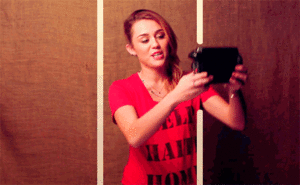 Miley Cyrus GIF. Artiesten Miley cyrus Gifs Opgewonden Gelukkig 