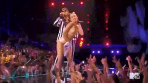 Miley Cyrus GIF. Muziek Artiesten Miley cyrus Tv Ruimte Gifs 2013 Katje Ama American music awards Abc 