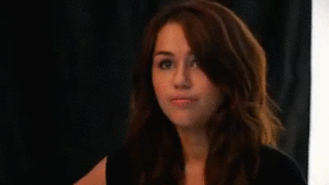 Miley Cyrus GIF. Artiesten Miley cyrus Roken Gifs Muziekvideo 23 Trending 