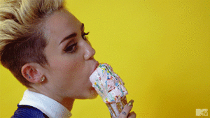 Miley Cyrus GIF. Ijs Artiesten Miley cyrus Gifs De beweging 