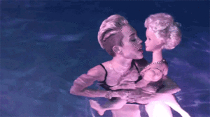 Miley Cyrus GIF. Artiesten Miley cyrus Gifs Opgewonden Gelukkig 